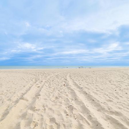 Scenic Evans Hideaway Steps To Lake Huron! Oscoda Екстериор снимка