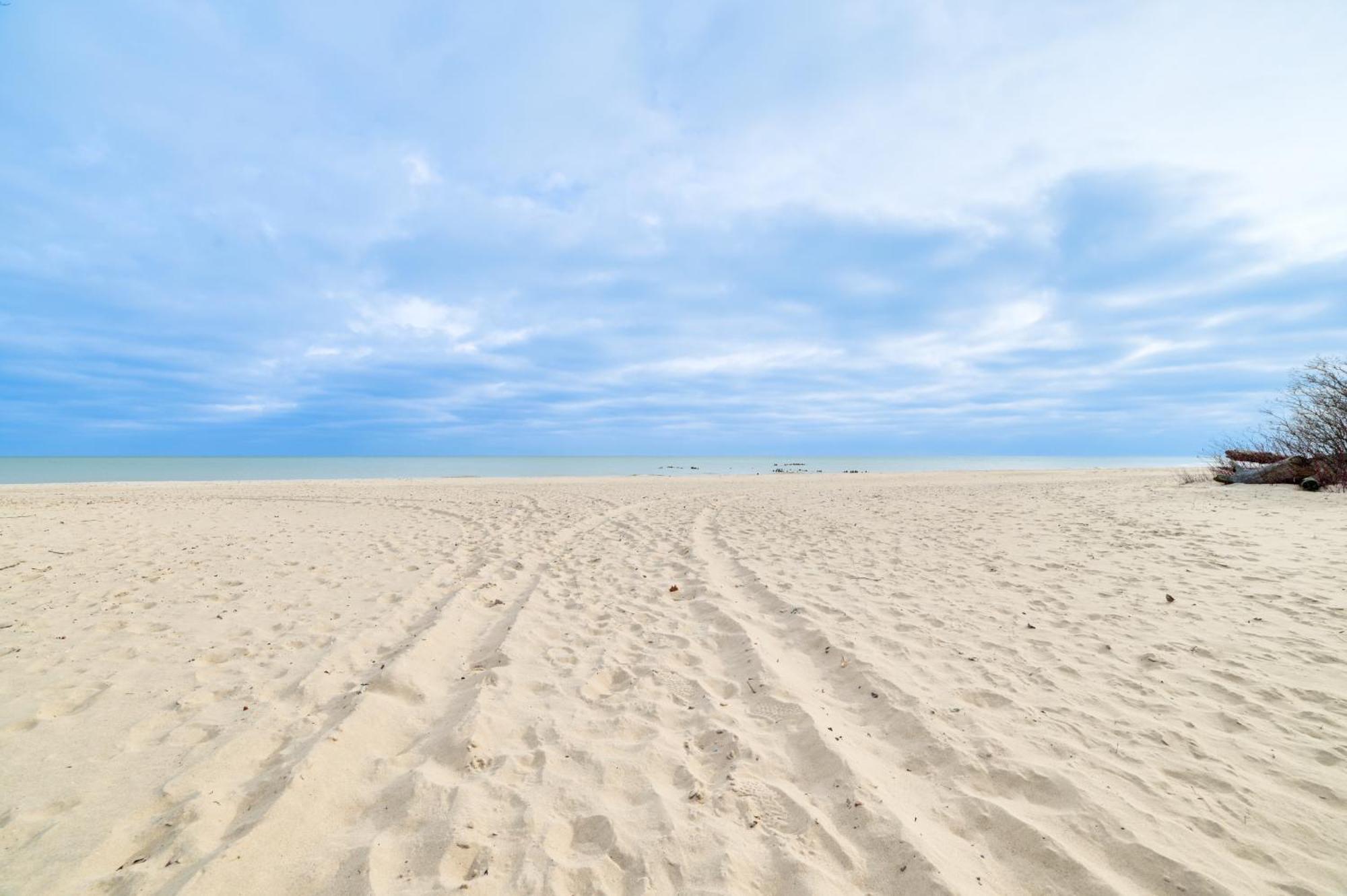 Scenic Evans Hideaway Steps To Lake Huron! Oscoda Екстериор снимка