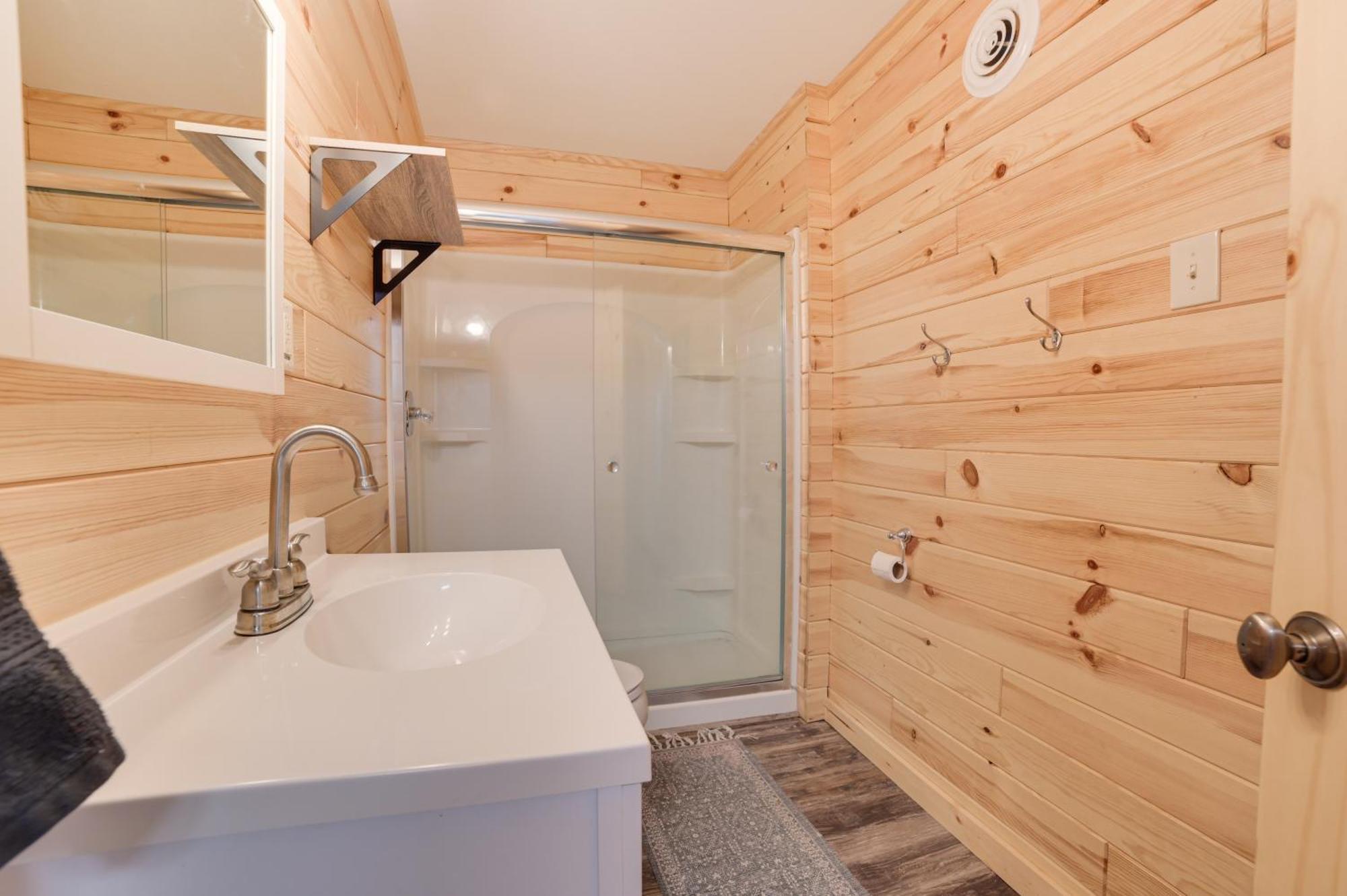 Scenic Evans Hideaway Steps To Lake Huron! Oscoda Екстериор снимка