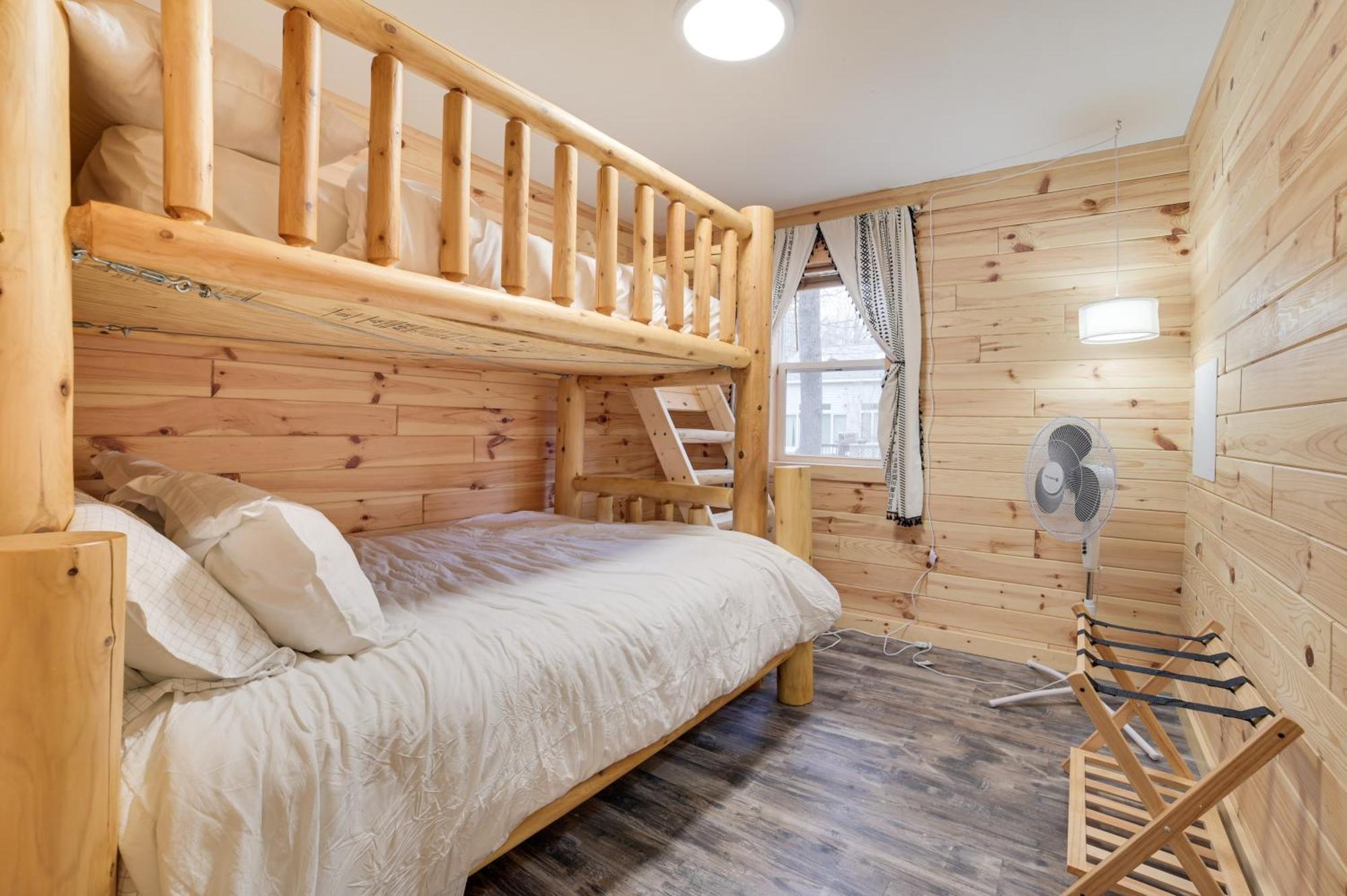 Scenic Evans Hideaway Steps To Lake Huron! Oscoda Екстериор снимка