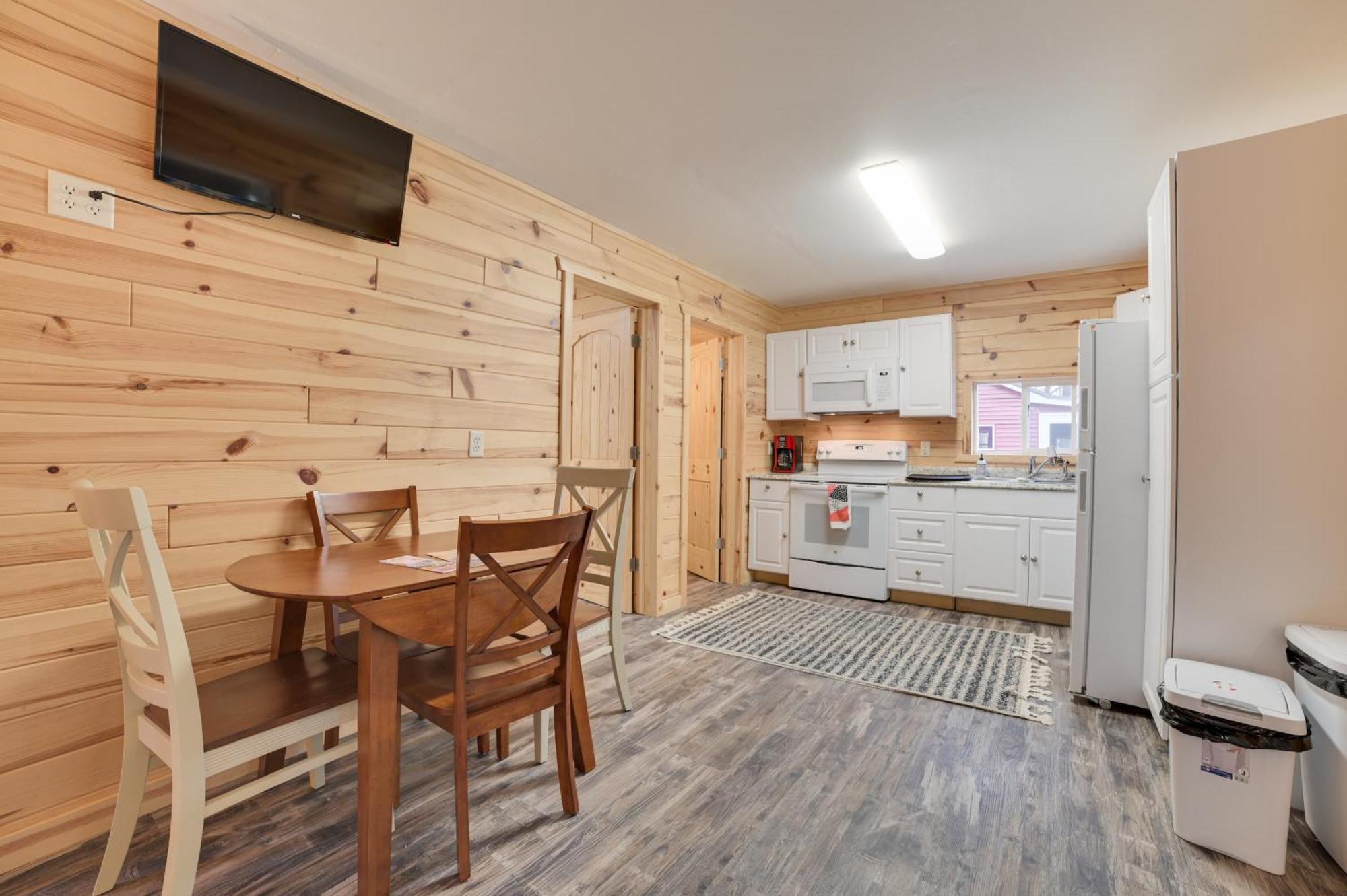 Scenic Evans Hideaway Steps To Lake Huron! Oscoda Екстериор снимка