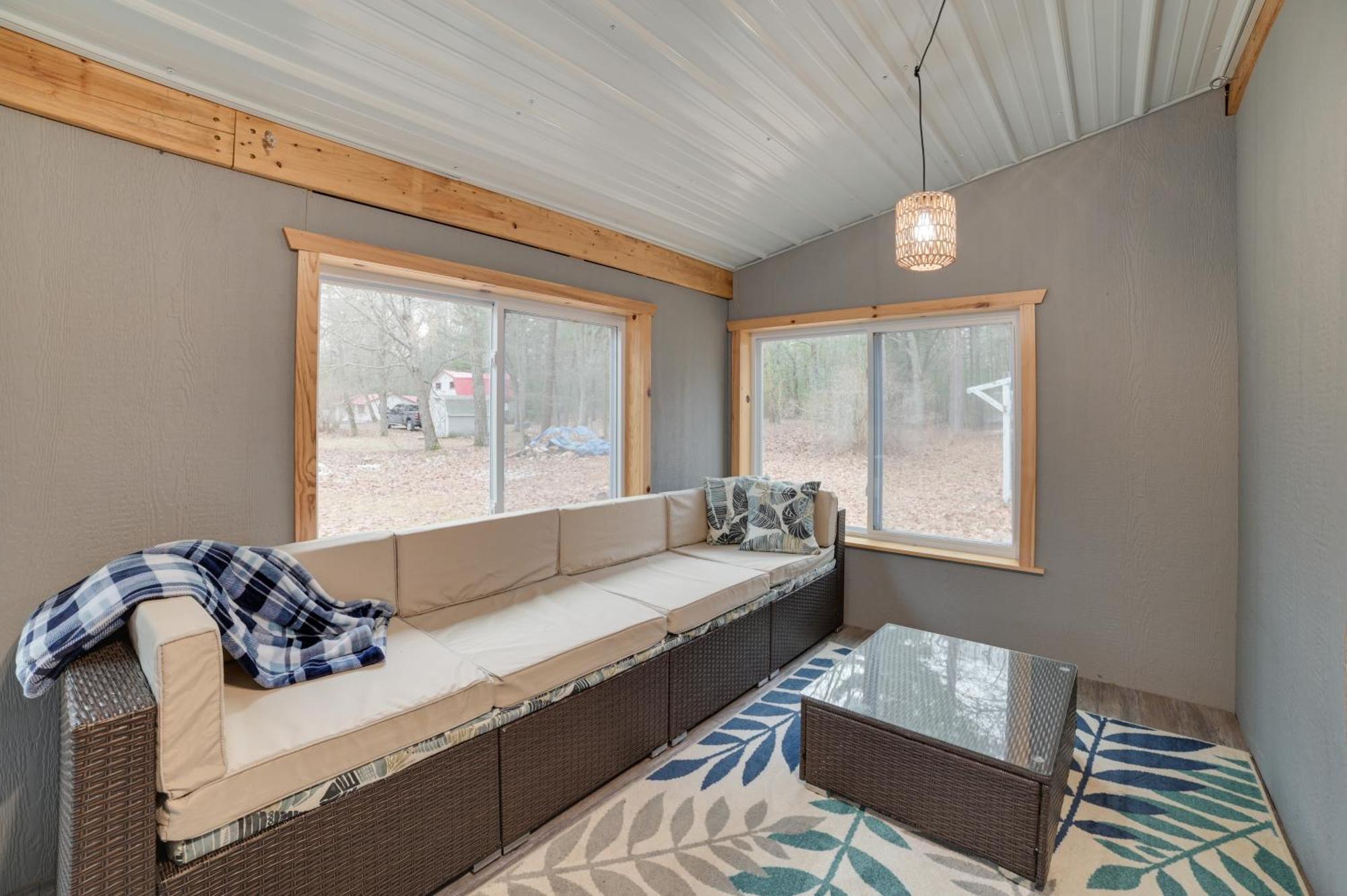 Scenic Evans Hideaway Steps To Lake Huron! Oscoda Екстериор снимка