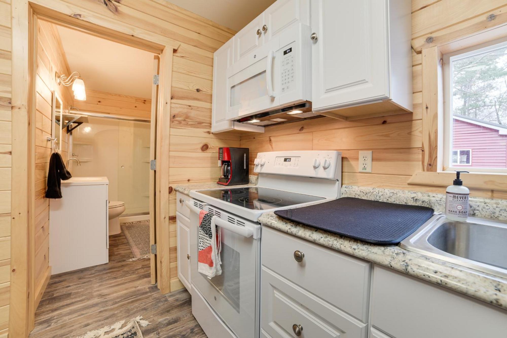 Scenic Evans Hideaway Steps To Lake Huron! Oscoda Екстериор снимка