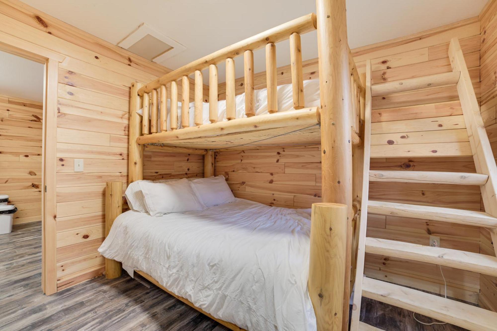 Scenic Evans Hideaway Steps To Lake Huron! Oscoda Екстериор снимка