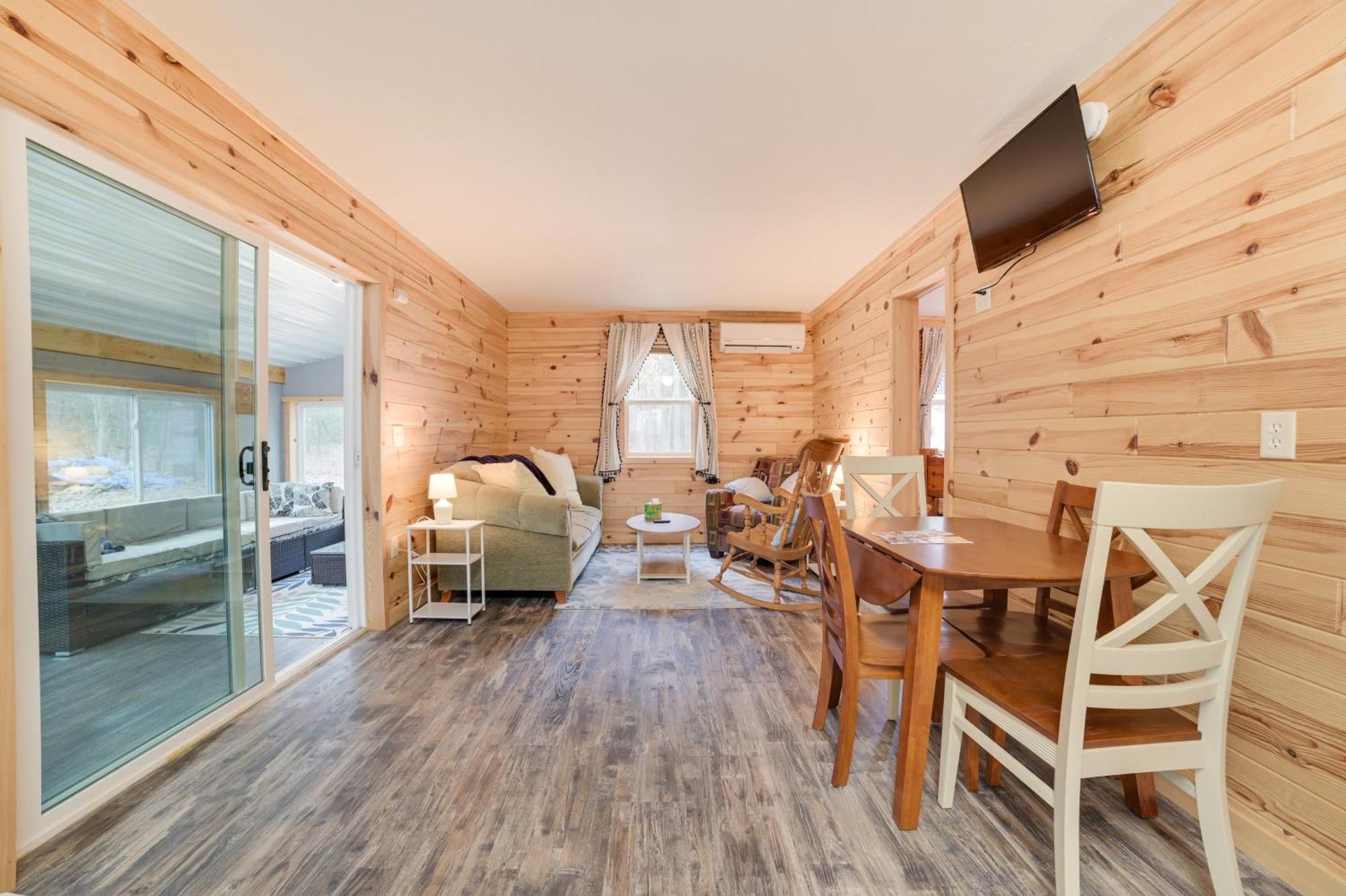 Scenic Evans Hideaway Steps To Lake Huron! Oscoda Екстериор снимка