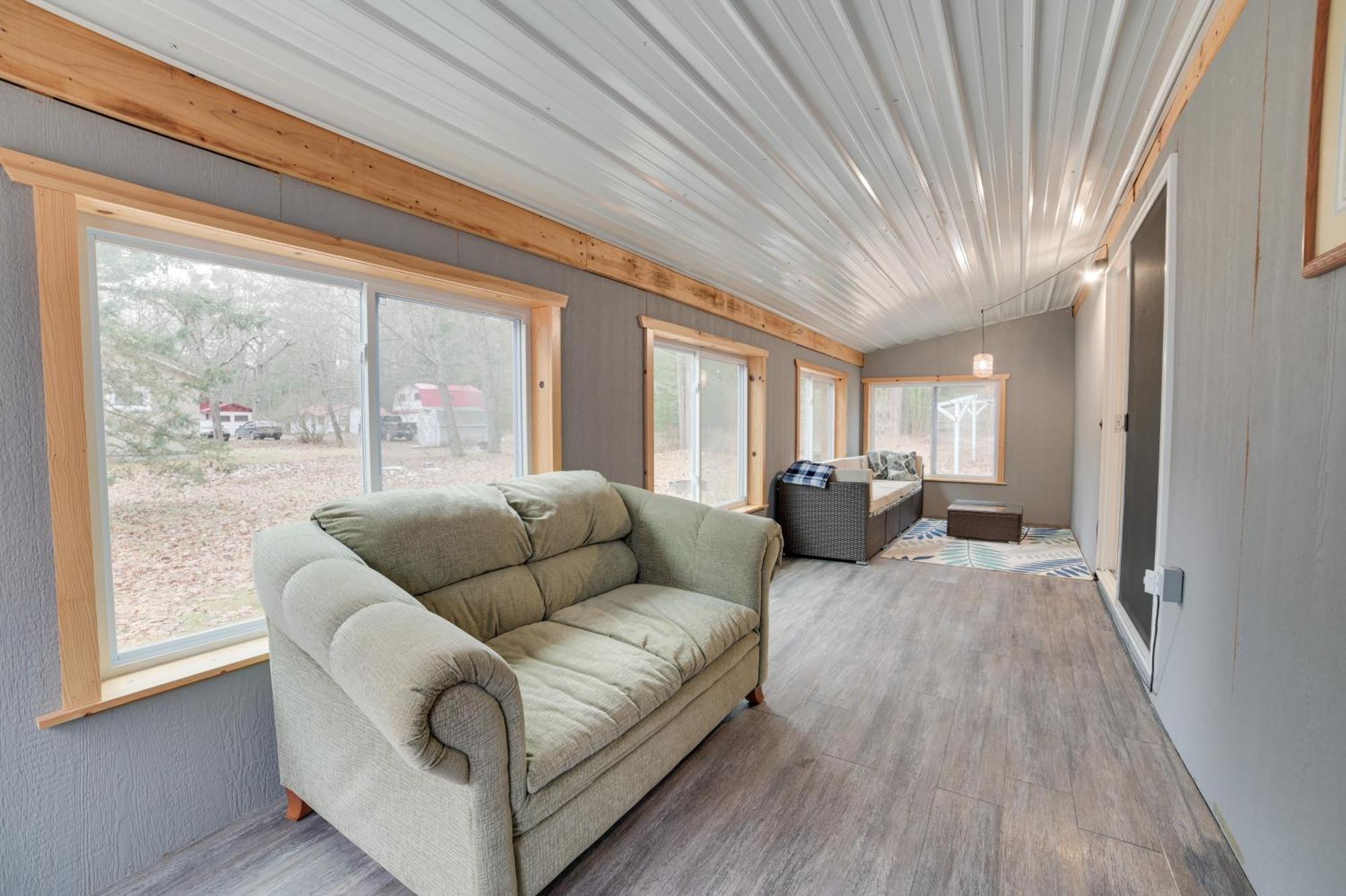 Scenic Evans Hideaway Steps To Lake Huron! Oscoda Екстериор снимка