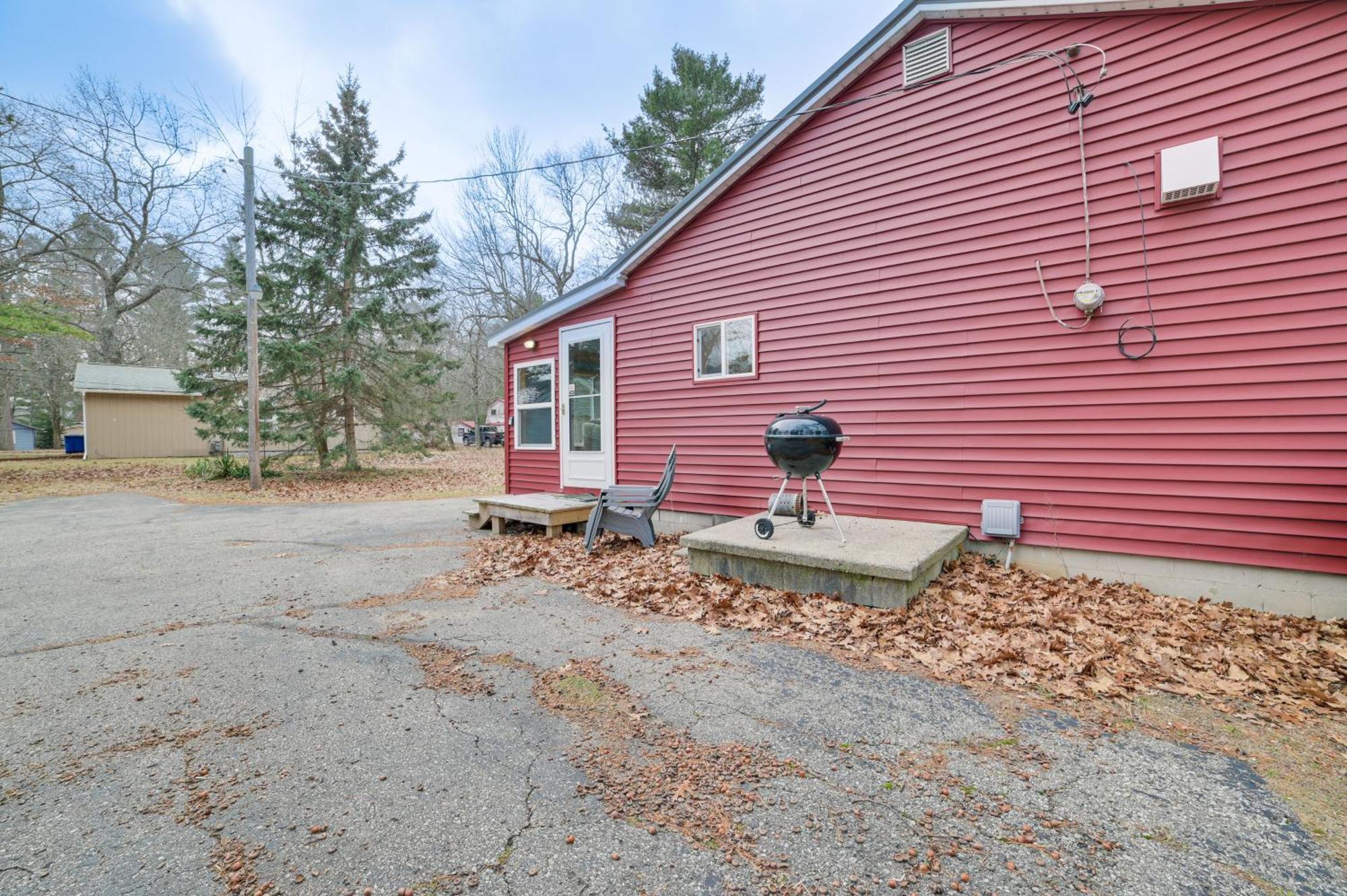 Scenic Evans Hideaway Steps To Lake Huron! Oscoda Екстериор снимка
