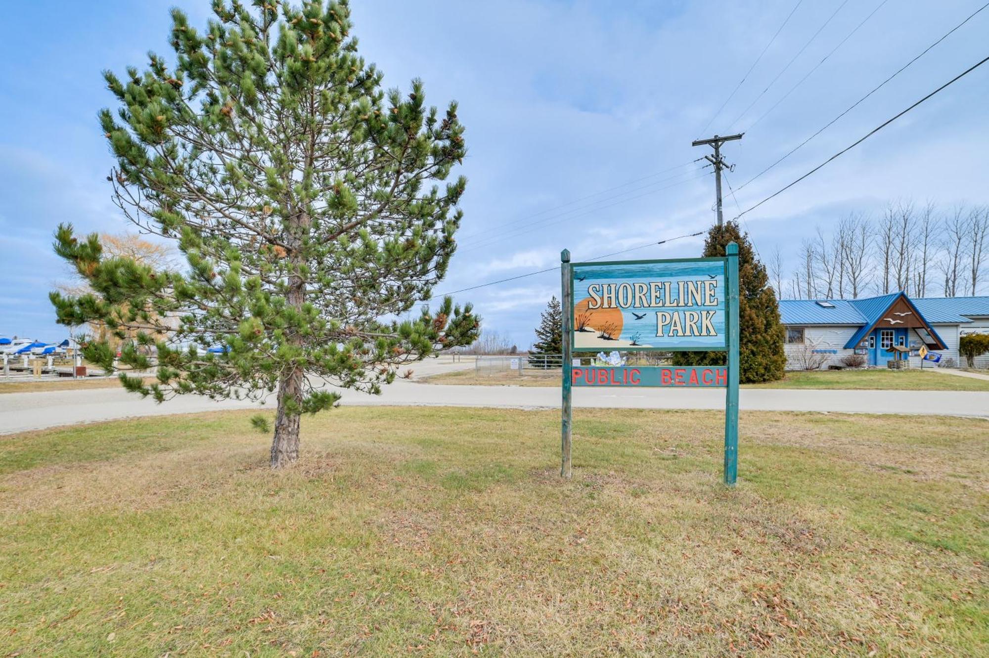 Scenic Evans Hideaway Steps To Lake Huron! Oscoda Екстериор снимка