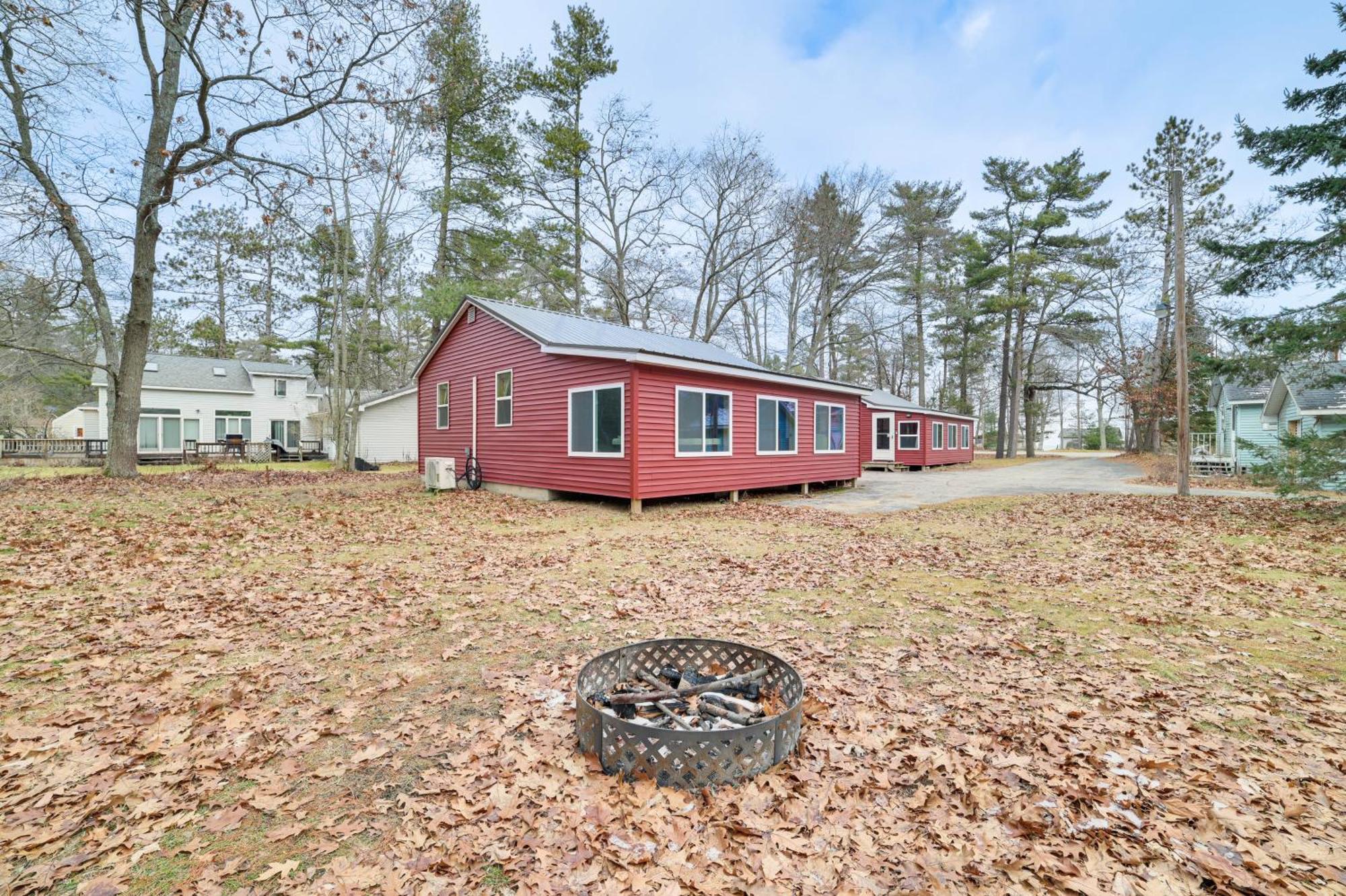 Scenic Evans Hideaway Steps To Lake Huron! Oscoda Екстериор снимка