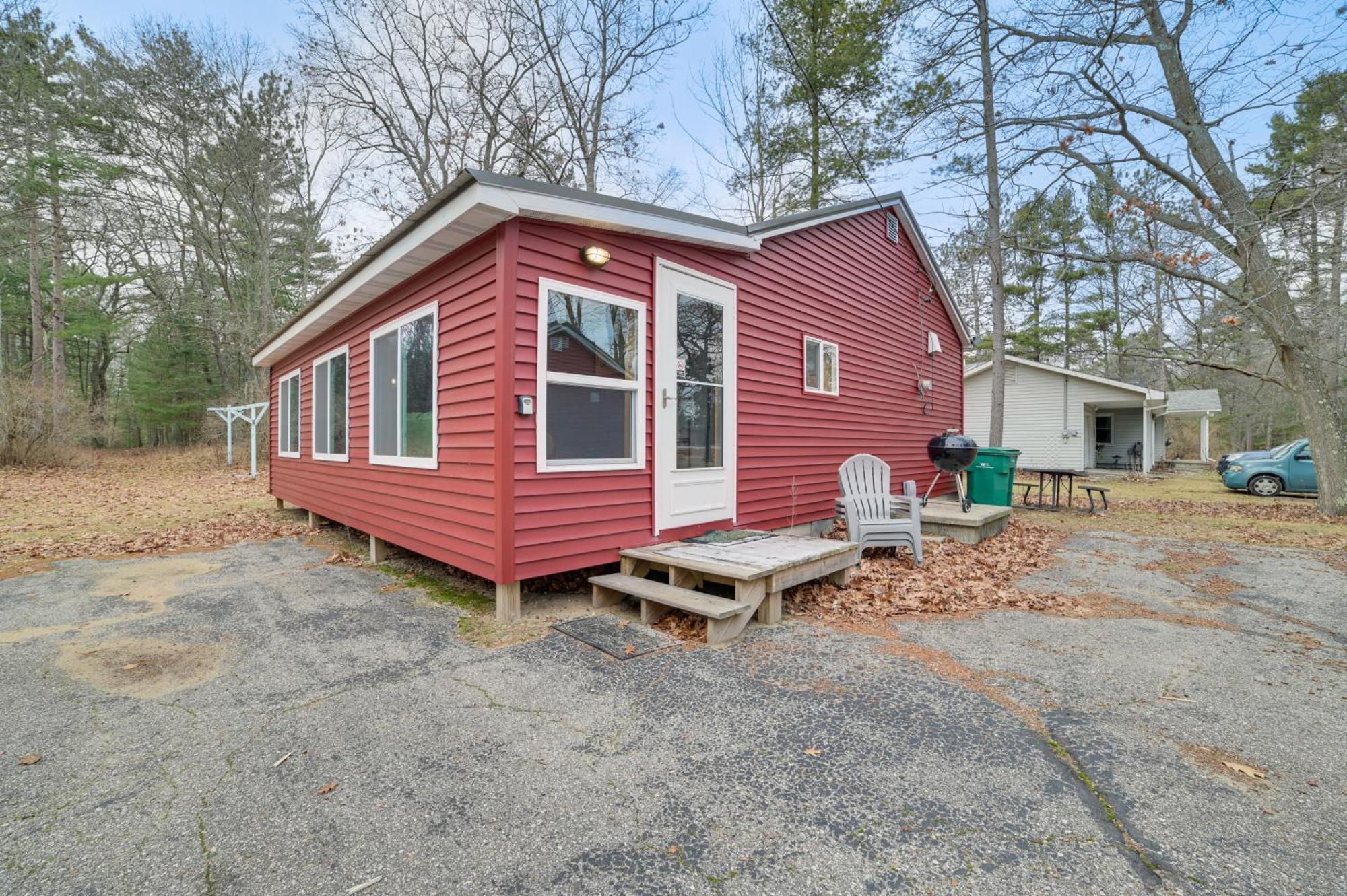 Scenic Evans Hideaway Steps To Lake Huron! Oscoda Екстериор снимка